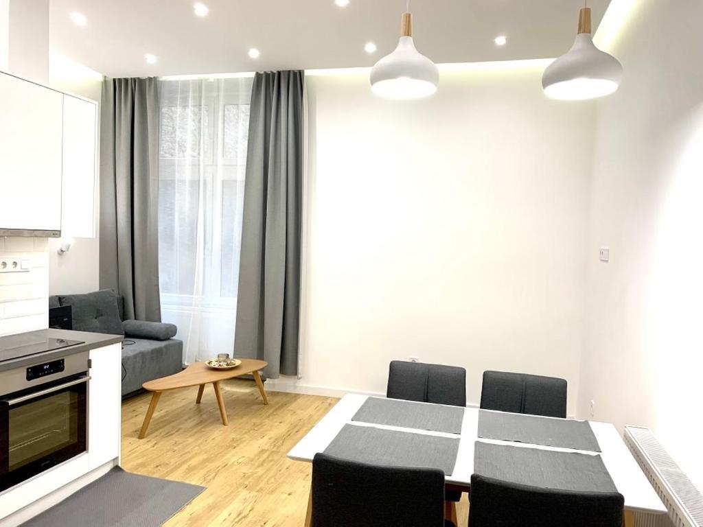 Colton Budapest Paulay Apartments Exterior photo